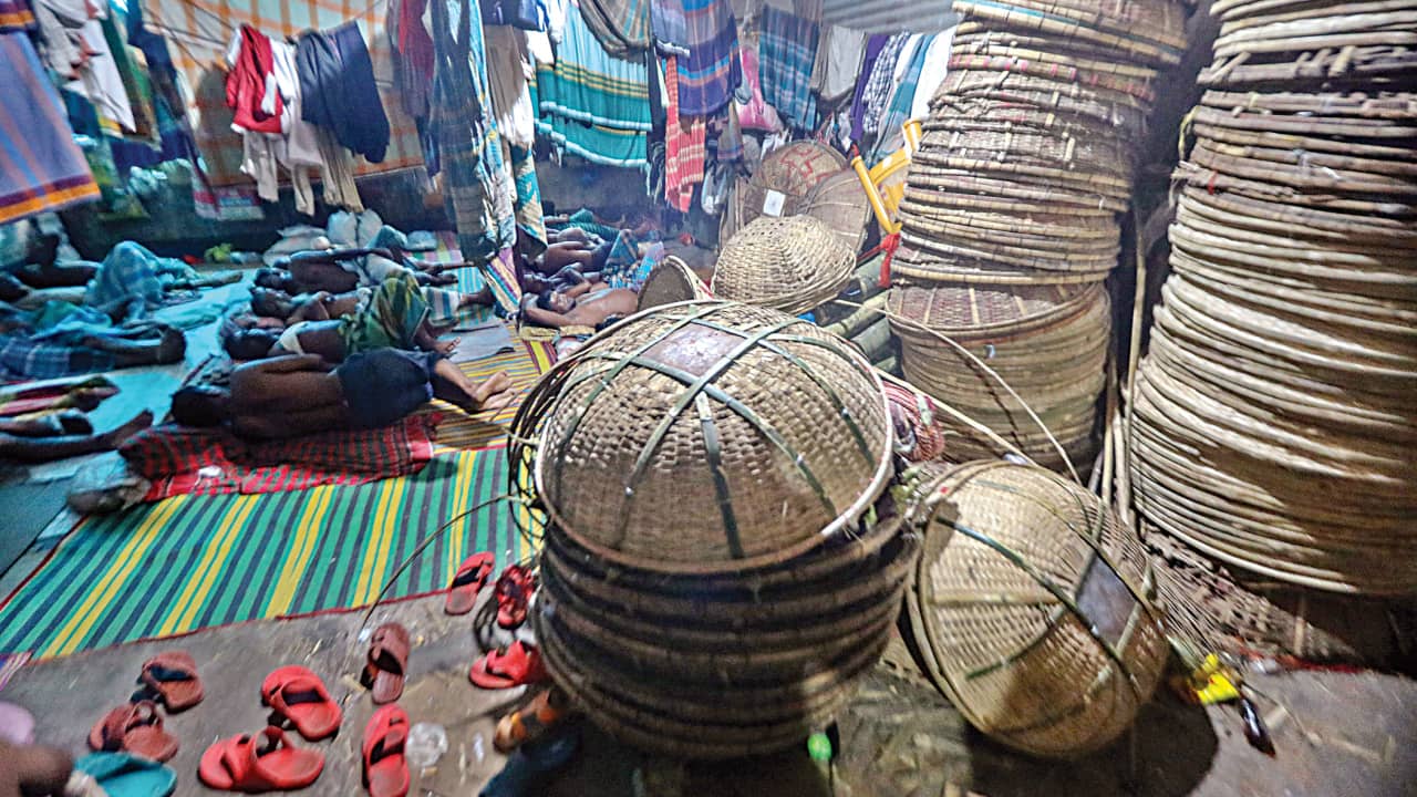 The invisible Mintis of Karwan Bazar